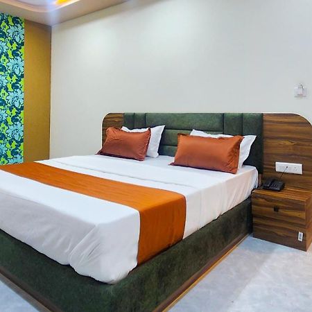 Hotel Nova Blue Ahmedabad Eksteriør billede