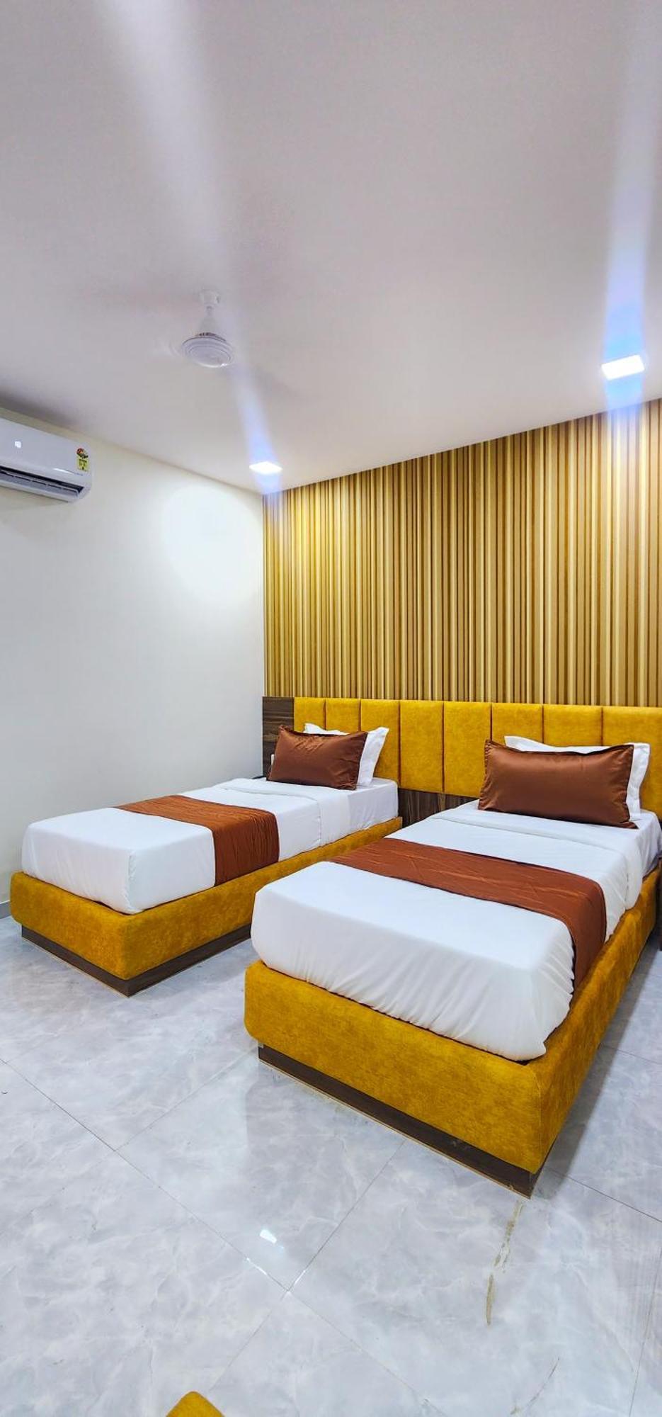 Hotel Nova Blue Ahmedabad Eksteriør billede