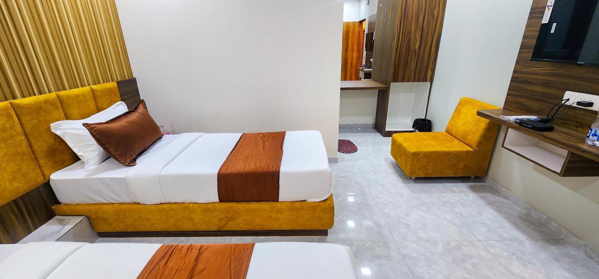 Hotel Nova Blue Ahmedabad Eksteriør billede