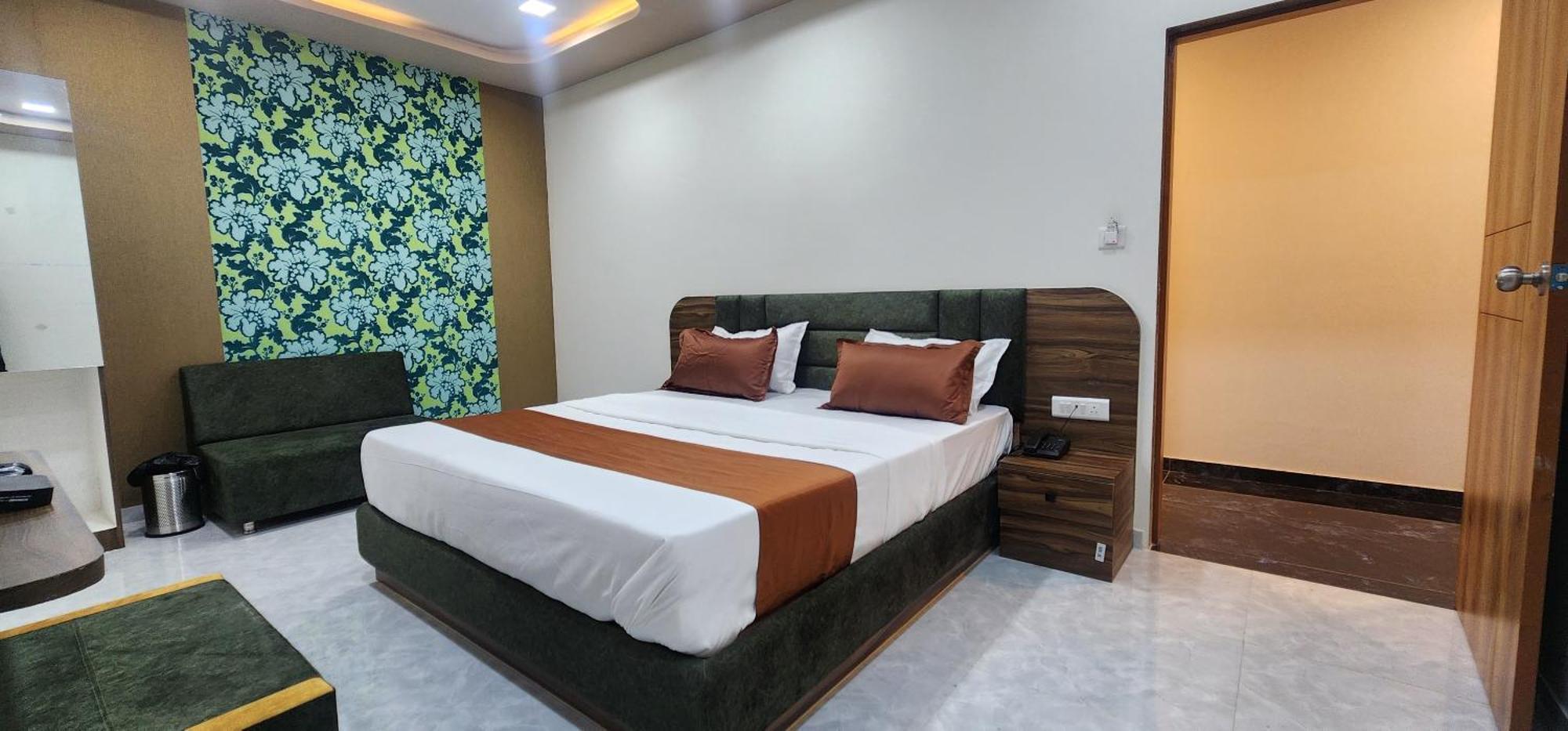 Hotel Nova Blue Ahmedabad Eksteriør billede