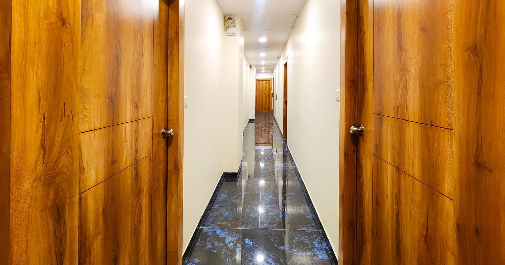 Hotel Nova Blue Ahmedabad Eksteriør billede