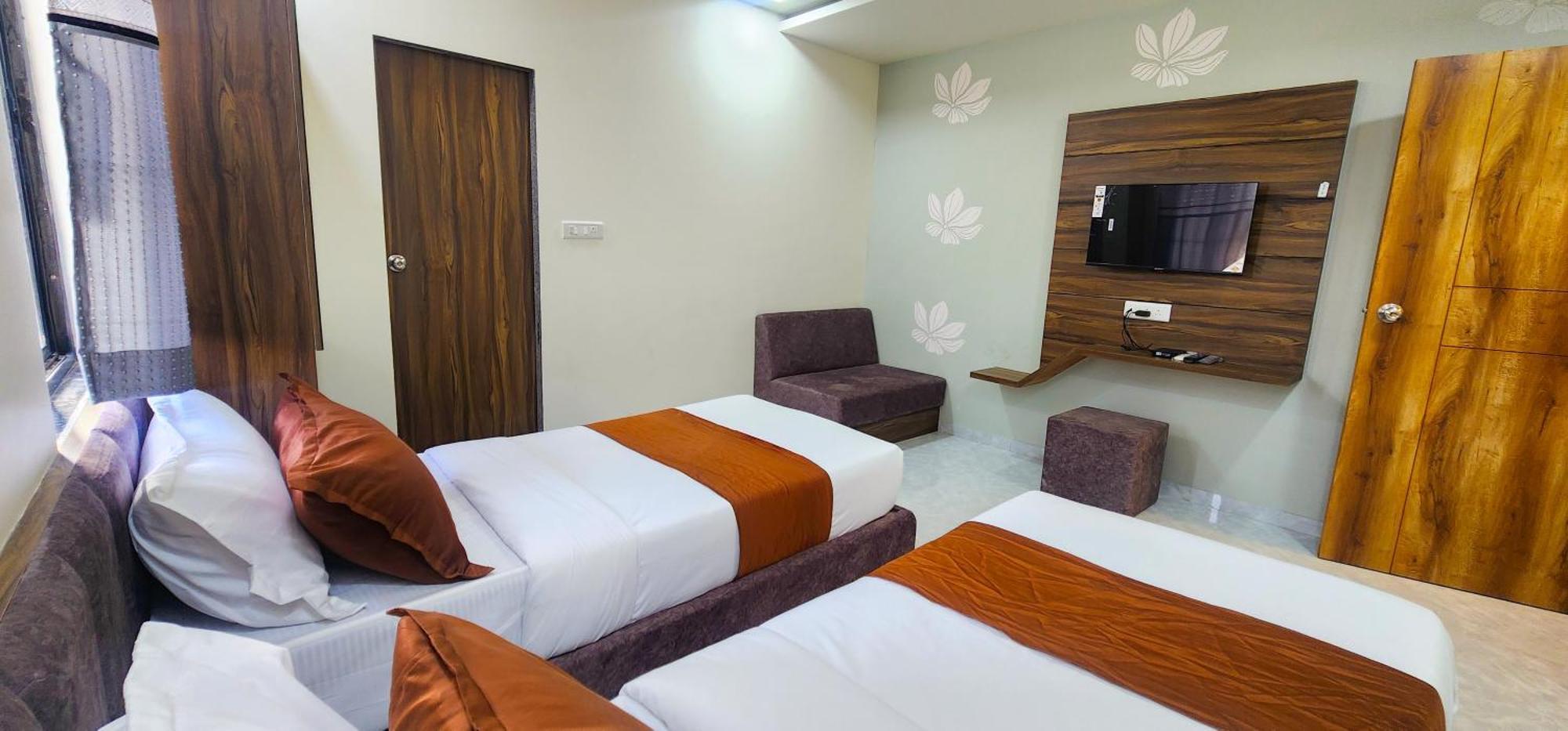 Hotel Nova Blue Ahmedabad Eksteriør billede