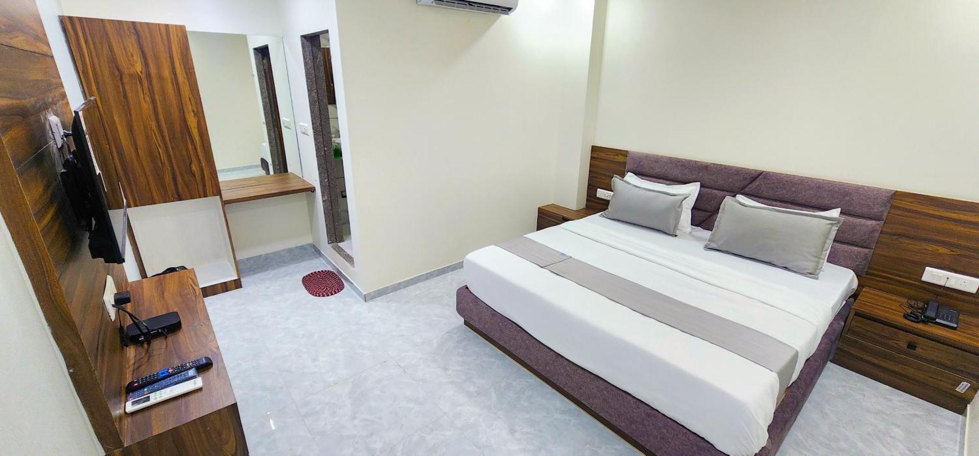Hotel Nova Blue Ahmedabad Eksteriør billede