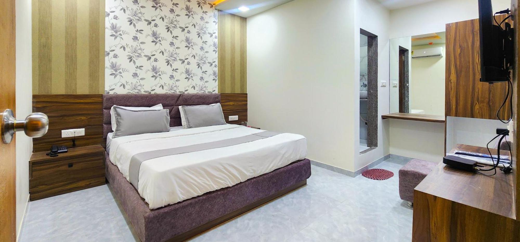 Hotel Nova Blue Ahmedabad Eksteriør billede