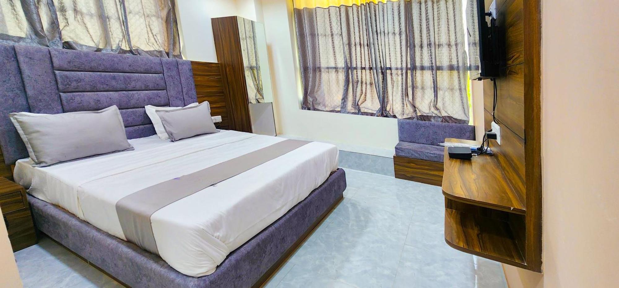 Hotel Nova Blue Ahmedabad Eksteriør billede
