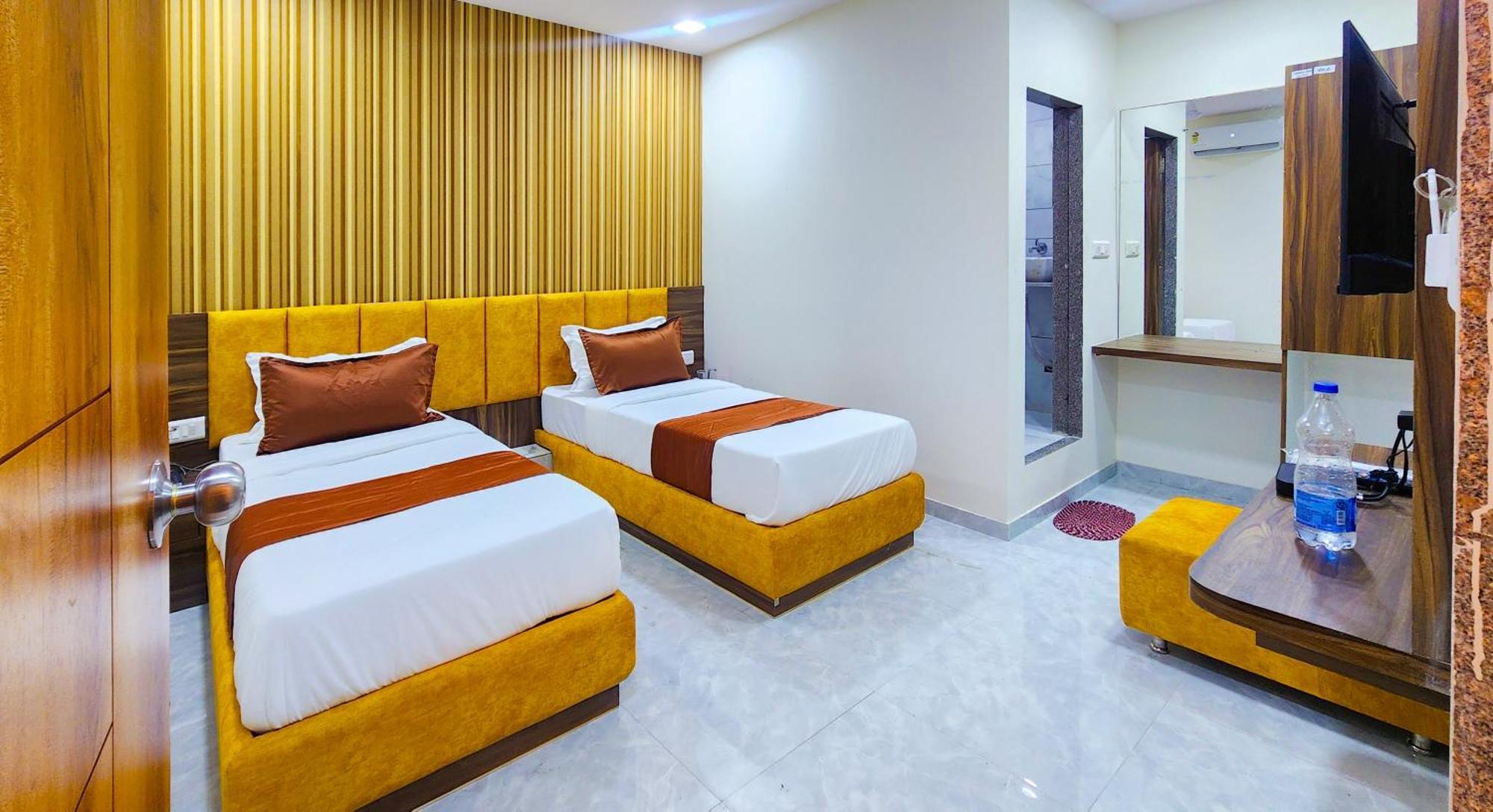 Hotel Nova Blue Ahmedabad Eksteriør billede