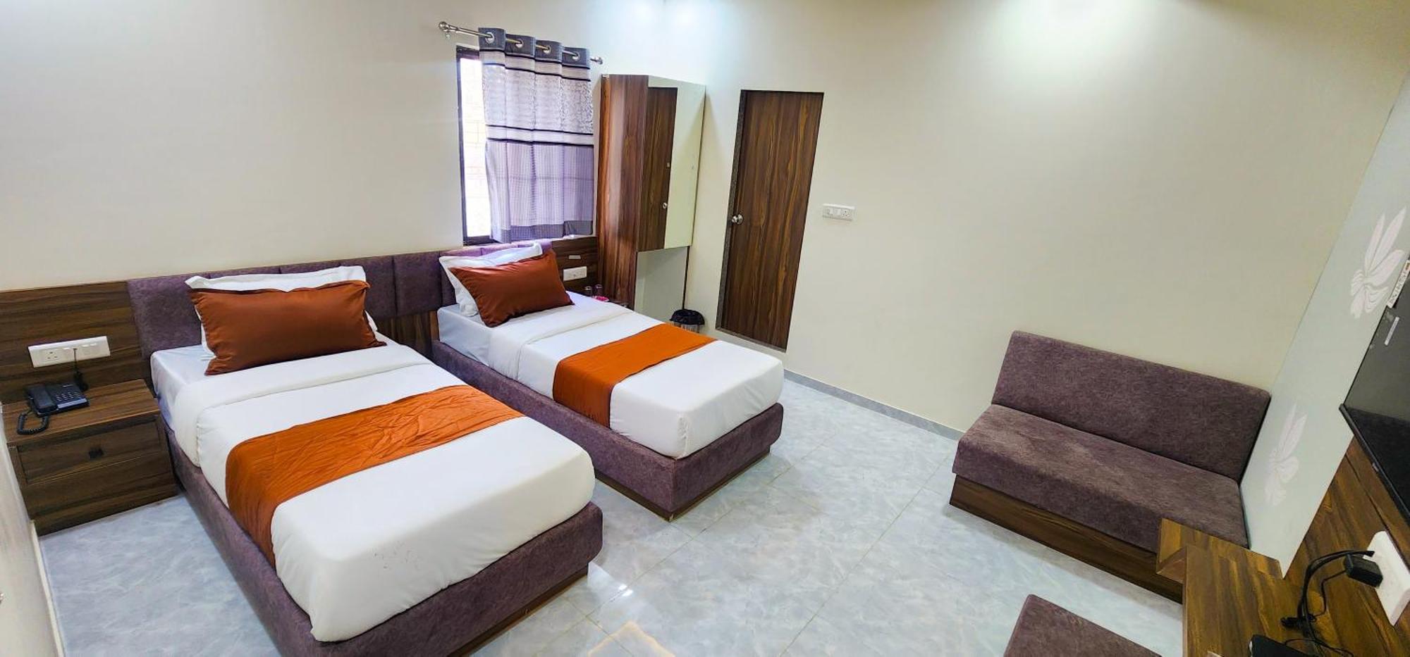 Hotel Nova Blue Ahmedabad Eksteriør billede