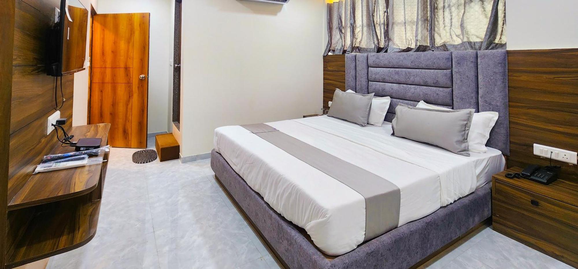 Hotel Nova Blue Ahmedabad Eksteriør billede