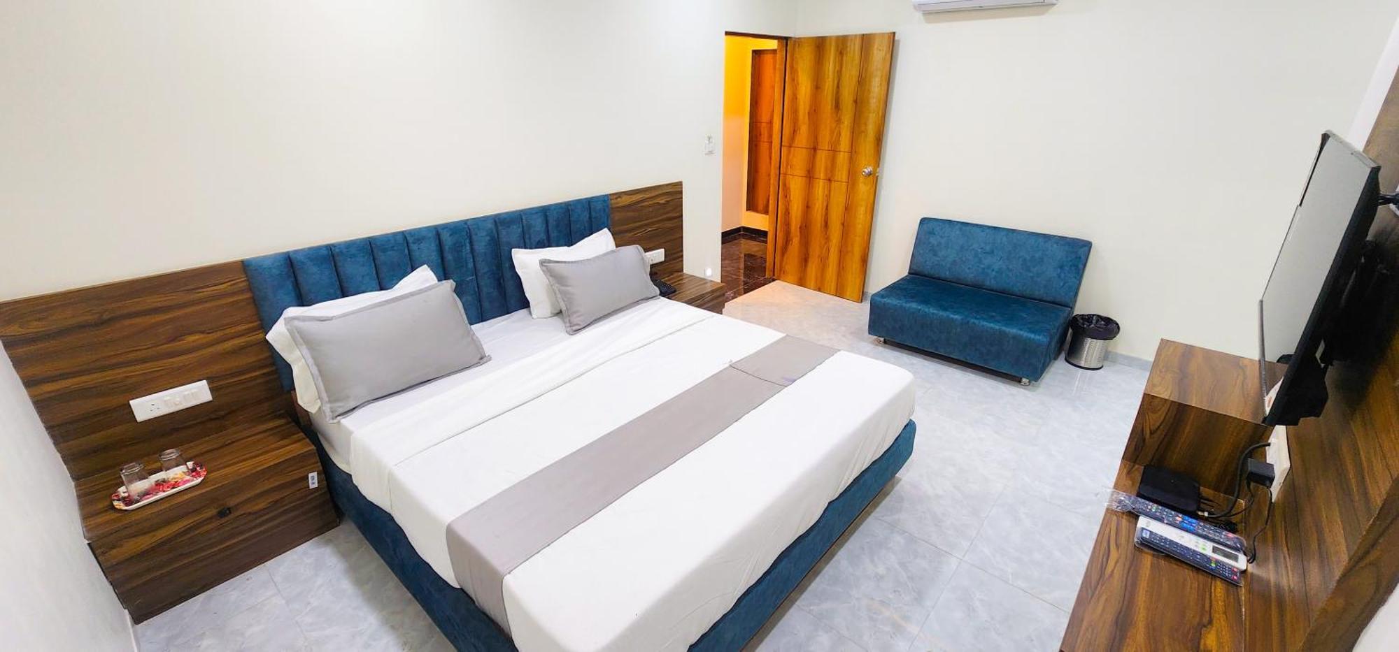 Hotel Nova Blue Ahmedabad Eksteriør billede