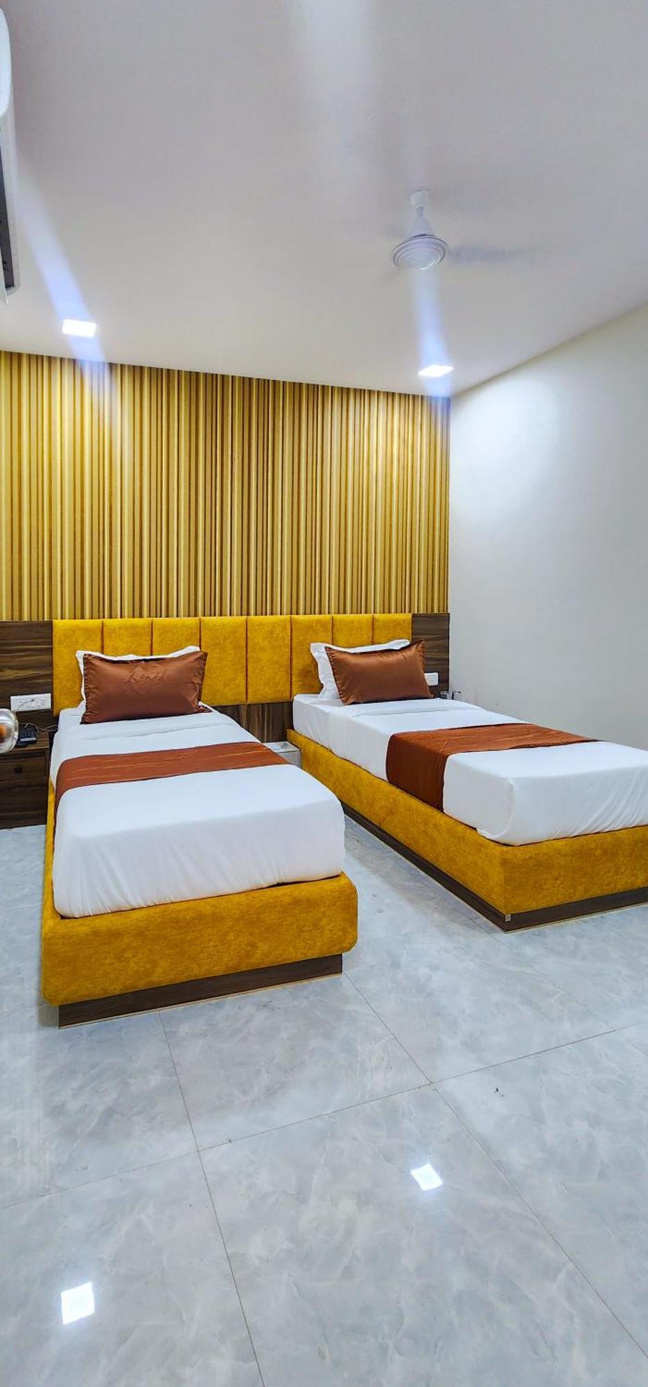 Hotel Nova Blue Ahmedabad Eksteriør billede
