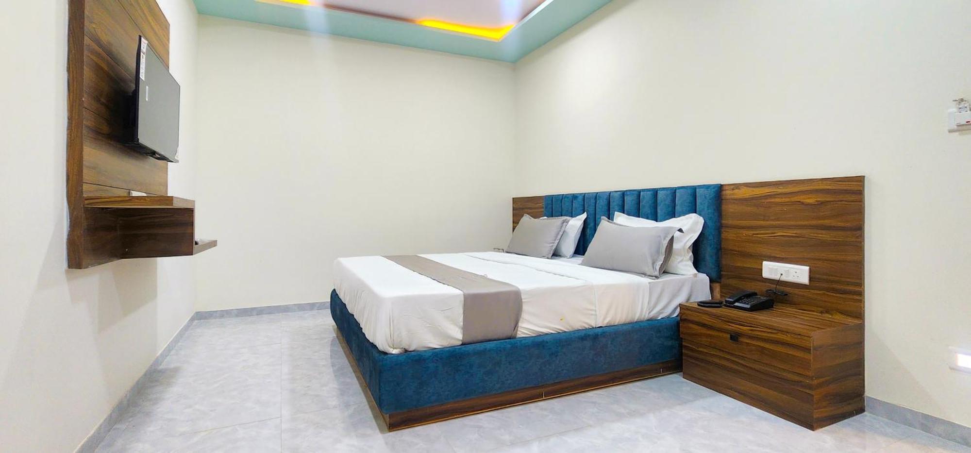 Hotel Nova Blue Ahmedabad Eksteriør billede