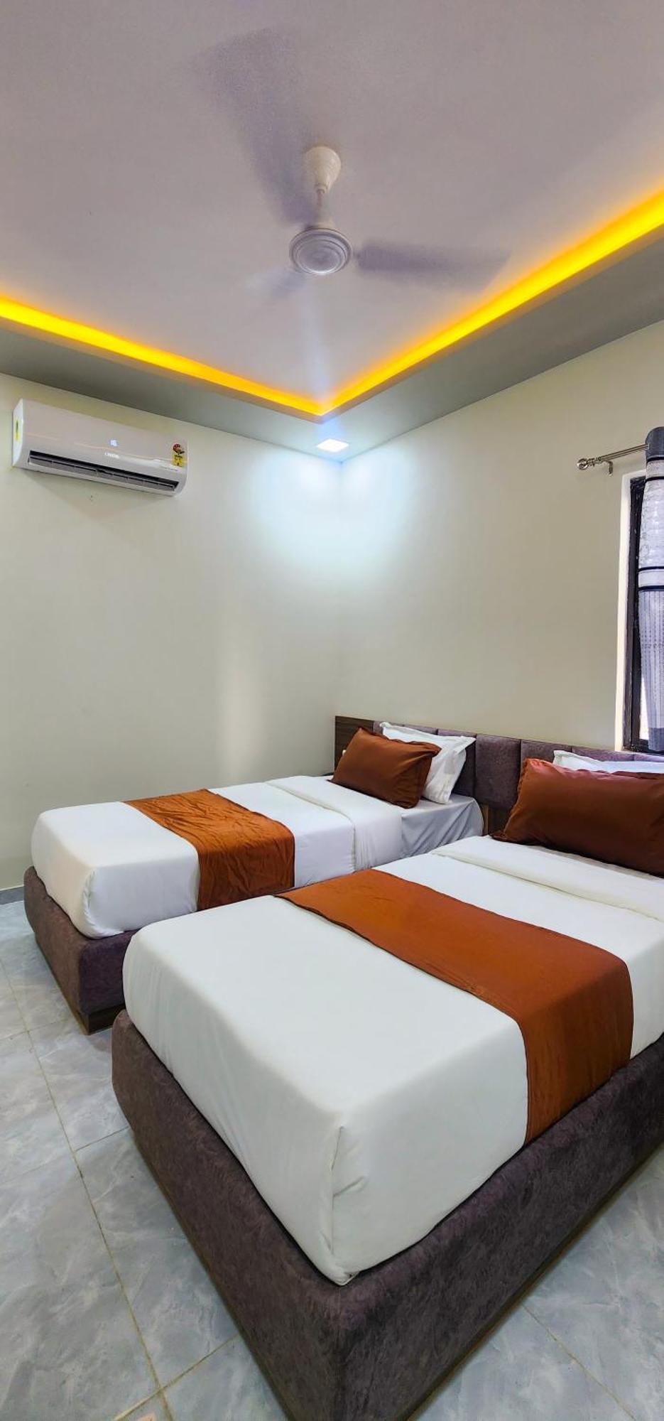 Hotel Nova Blue Ahmedabad Eksteriør billede