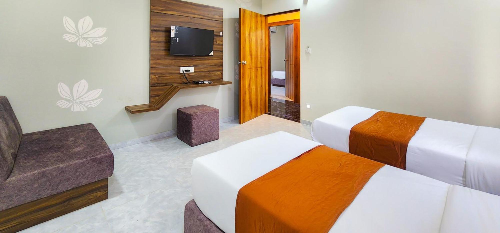 Hotel Nova Blue Ahmedabad Eksteriør billede