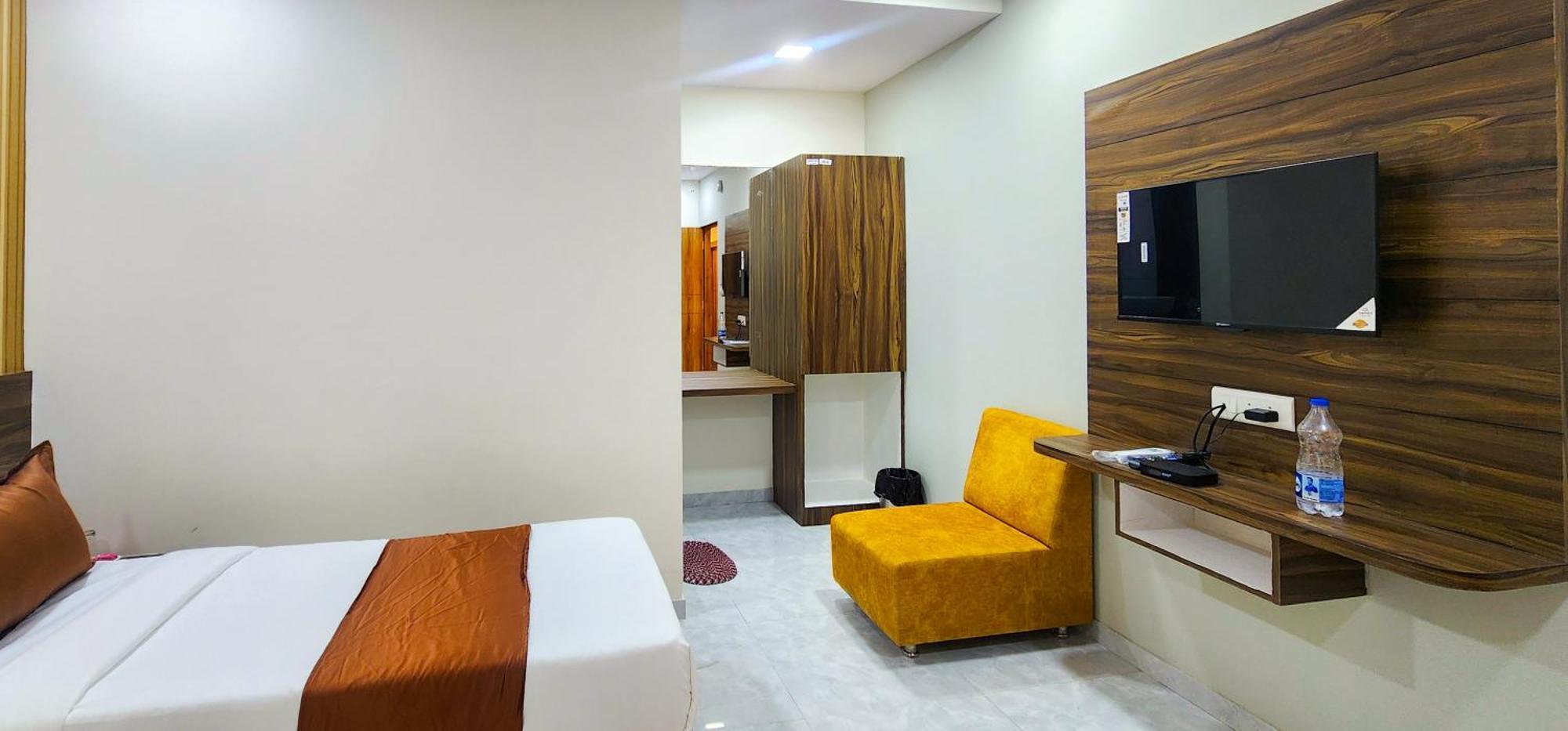 Hotel Nova Blue Ahmedabad Eksteriør billede