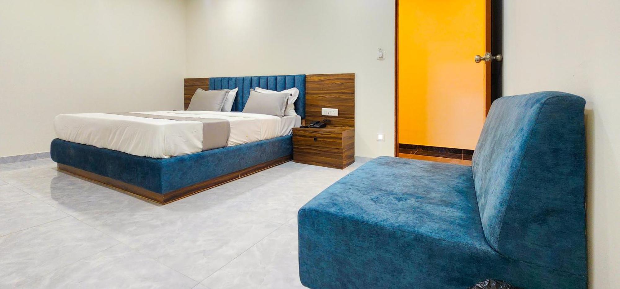Hotel Nova Blue Ahmedabad Eksteriør billede
