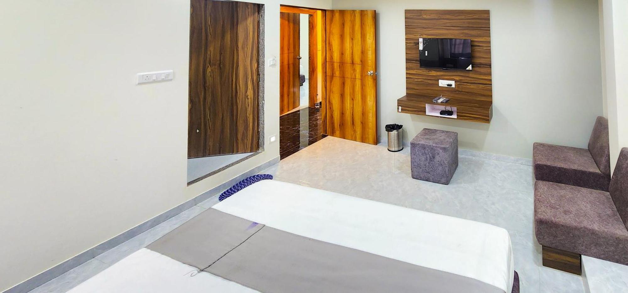 Hotel Nova Blue Ahmedabad Eksteriør billede