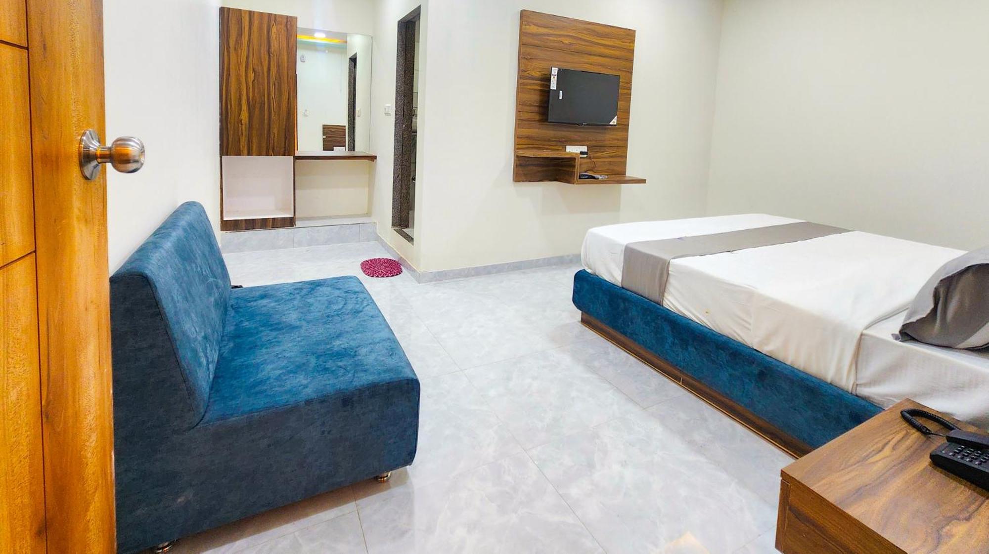 Hotel Nova Blue Ahmedabad Eksteriør billede