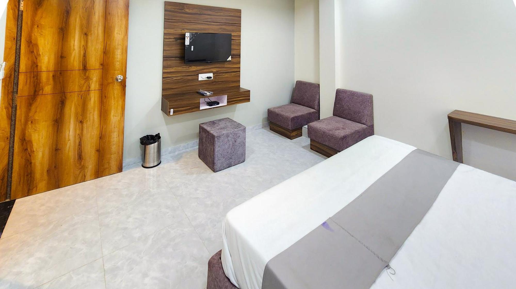 Hotel Nova Blue Ahmedabad Eksteriør billede