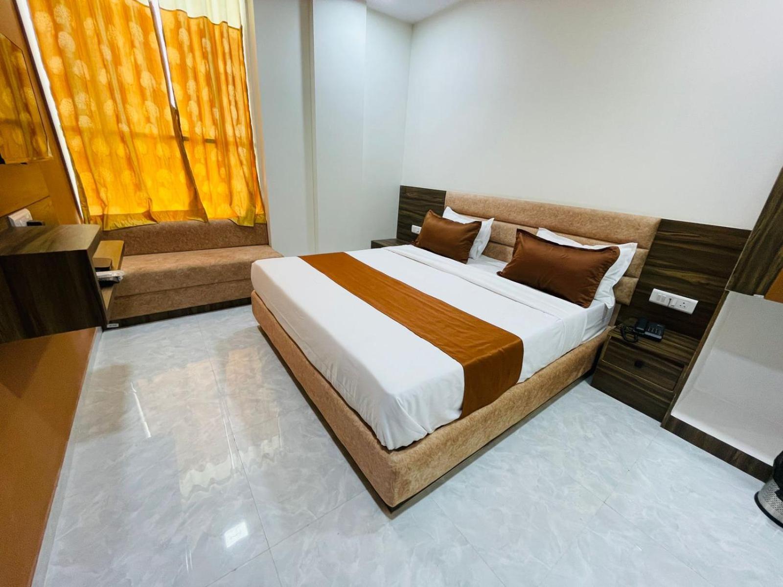 Hotel Nova Blue Ahmedabad Eksteriør billede