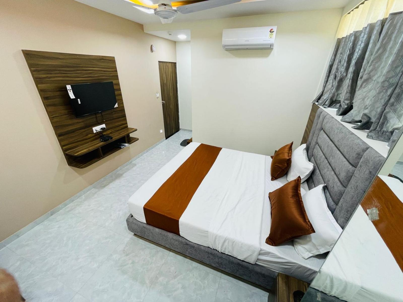 Hotel Nova Blue Ahmedabad Eksteriør billede