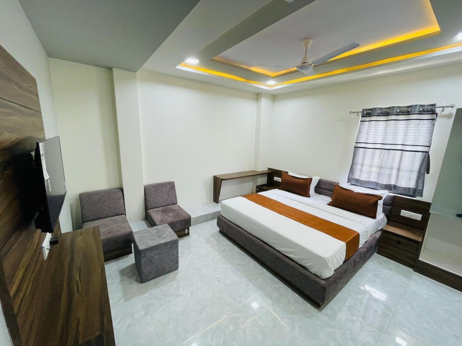 Hotel Nova Blue Ahmedabad Eksteriør billede