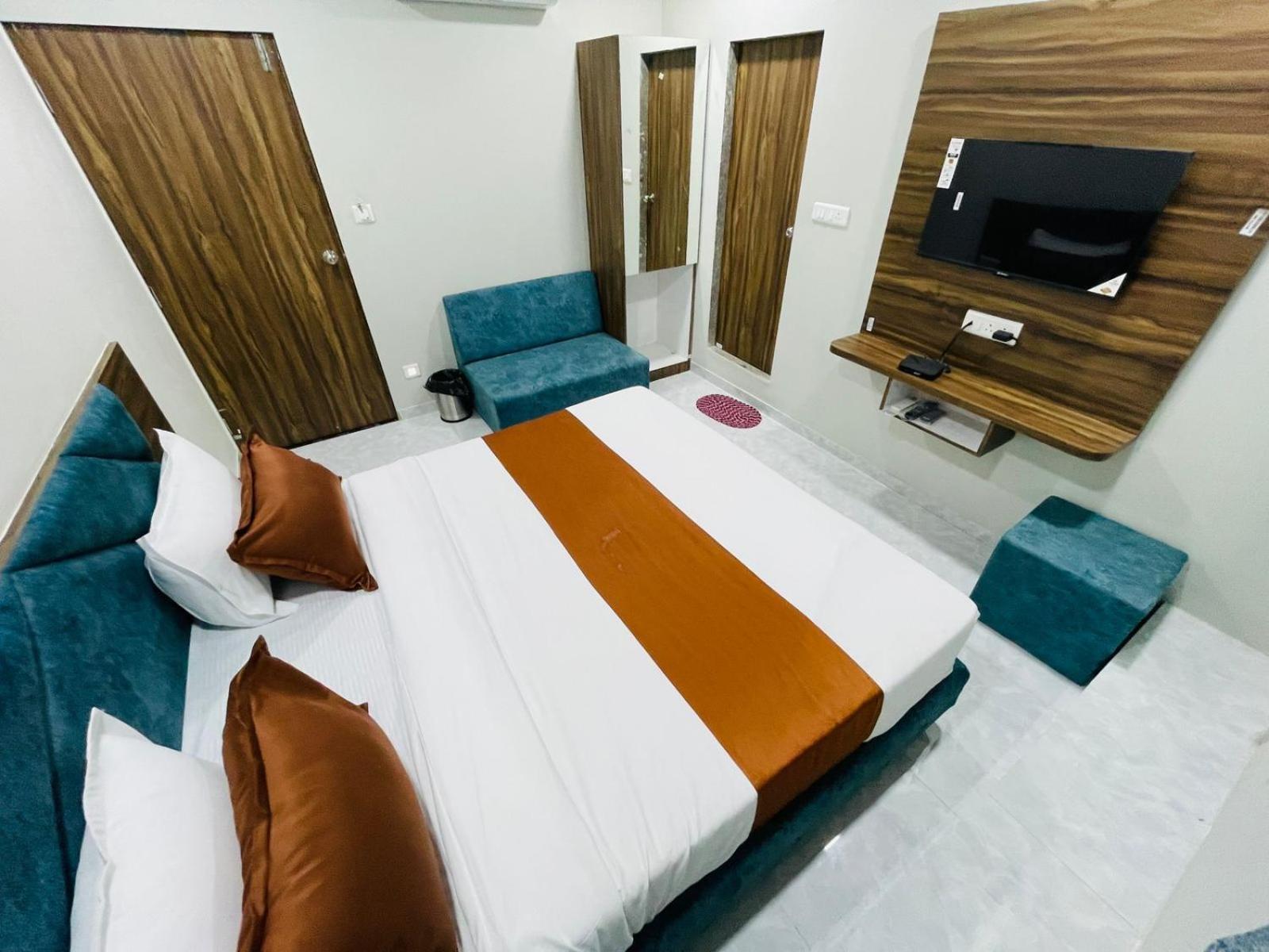 Hotel Nova Blue Ahmedabad Eksteriør billede