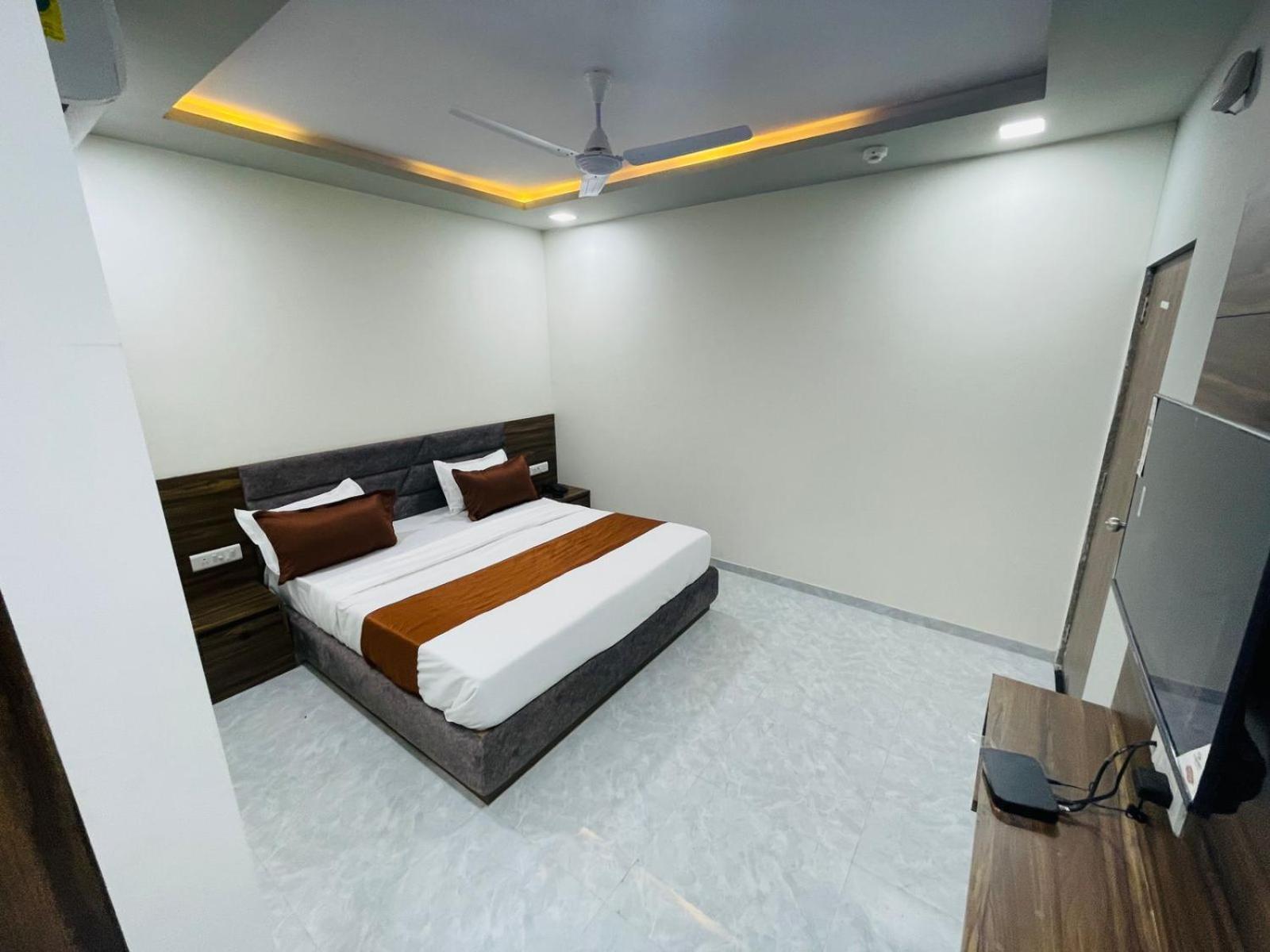 Hotel Nova Blue Ahmedabad Eksteriør billede