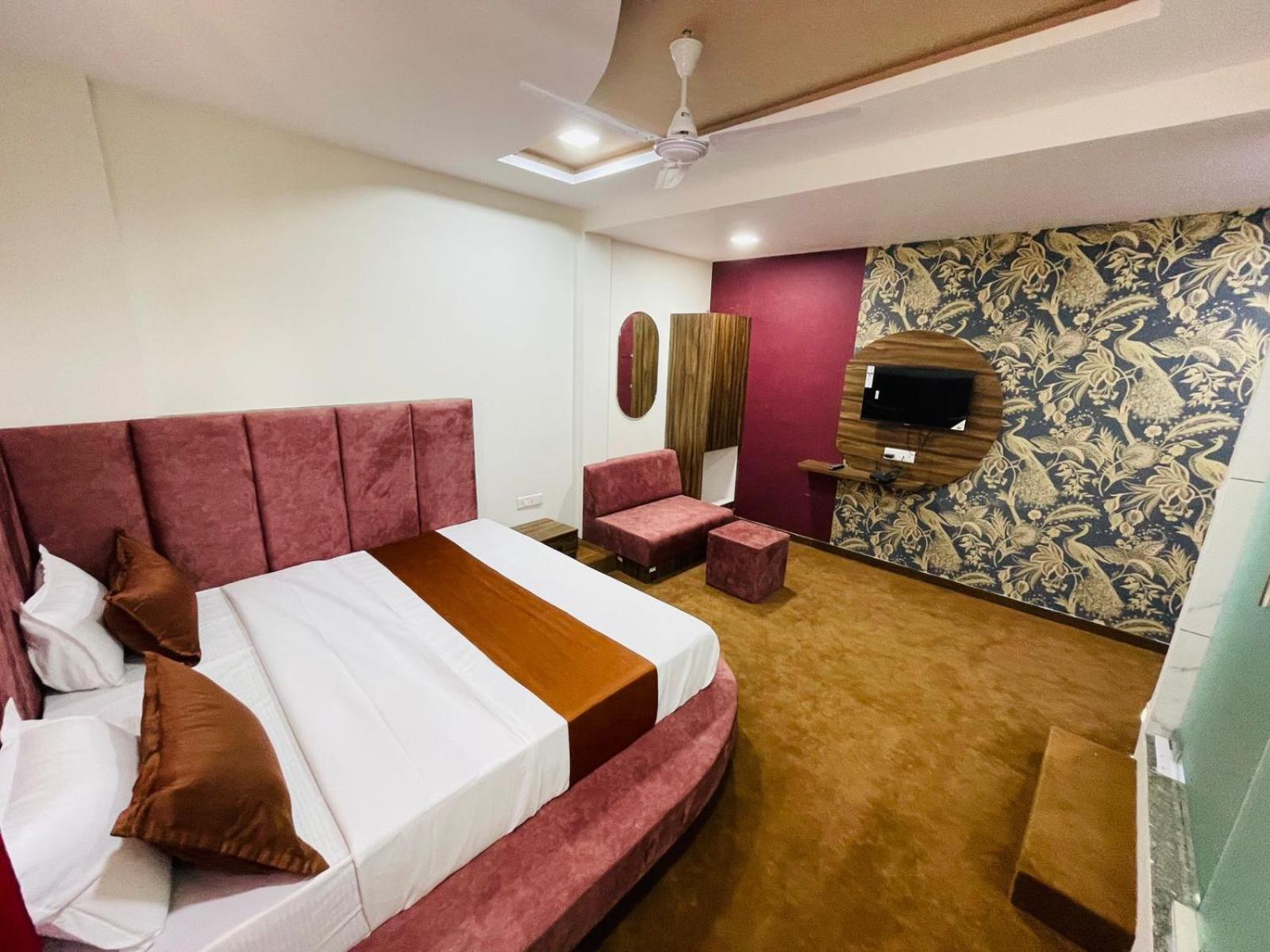 Hotel Nova Blue Ahmedabad Eksteriør billede